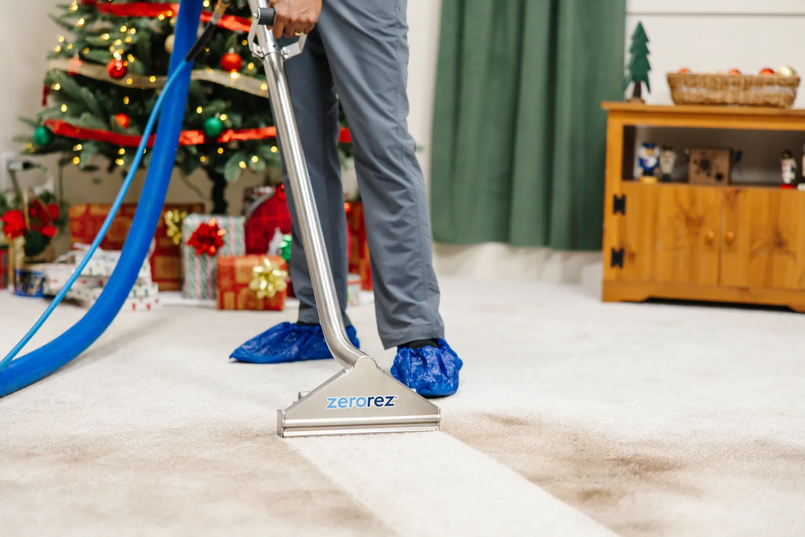 zerorez wand cleaning dirty carpet with christmas tree